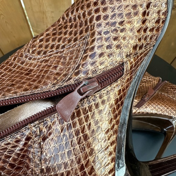 Vero Cuoio Funky pointy toed ankle boots. - Picture 4 of 6